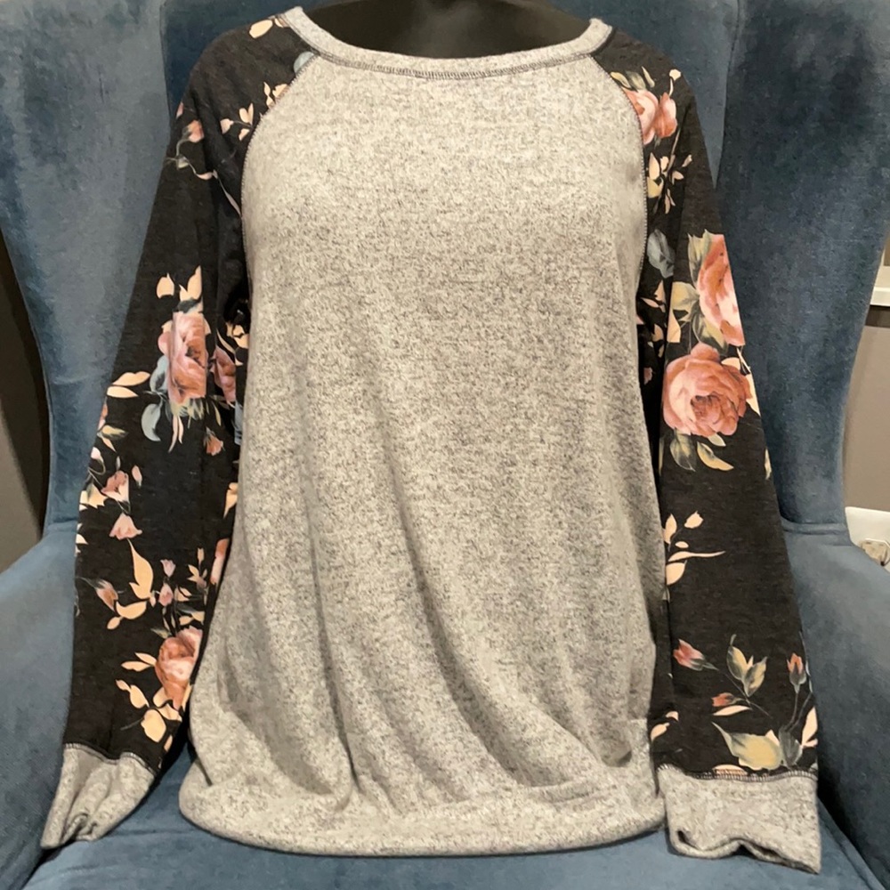Stitch fix sweater. Like new condition. Only worn once. Size Large.